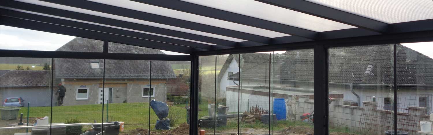 Alu Terrassenüberdachung Neumünster, Carport Neumünster und Aluminium Kalt-Wintergarten Neumünster Anthrazit Weiß