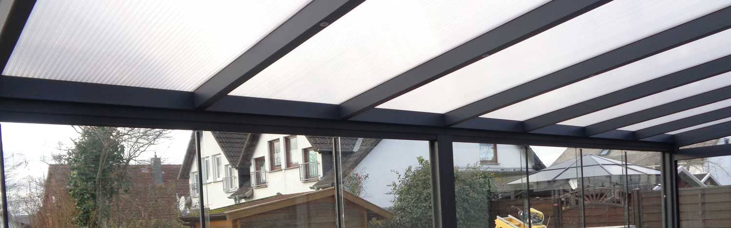 Alu Terrassenüberdachung Gera, Carport Gera und Aluminium Kalt-Wintergarten Gera Anthrazit Weiß