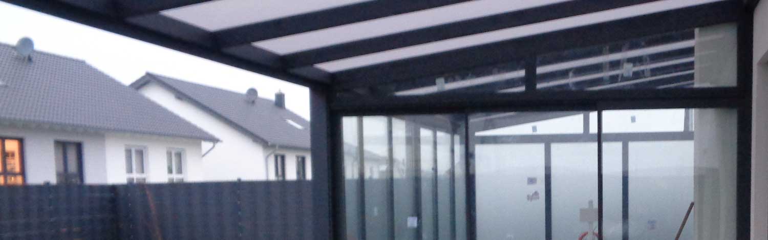 Alu Terrassenüberdachung Cottbus, Carport Cottbus und Aluminium Kalt-Wintergarten Cottbus Anthrazit Weiß
