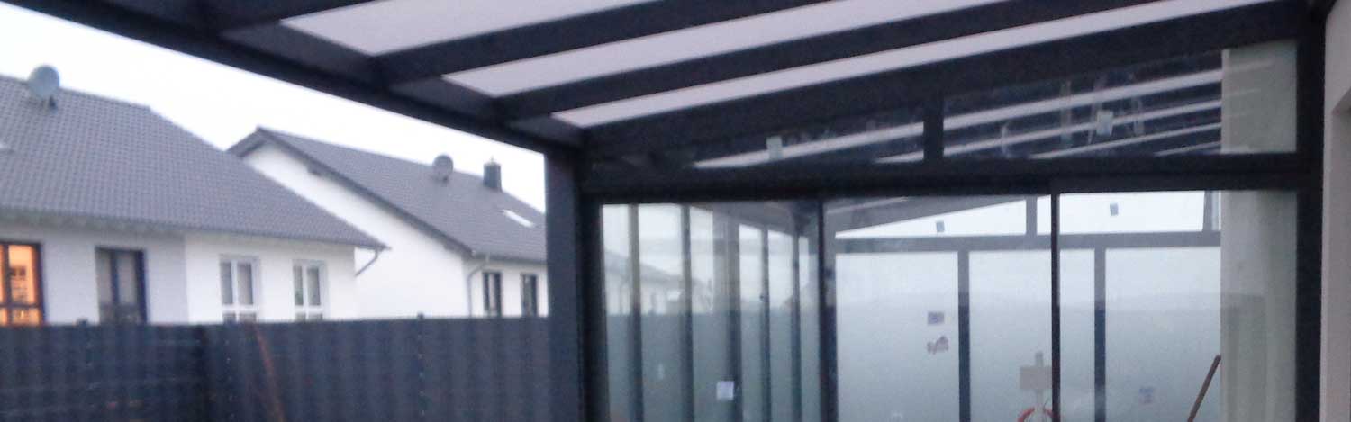 Alu Terrassenüberdachung Konstanz, Carport Konstanz und Aluminium Kalt-Wintergarten Konstanz Anthrazit Weiß